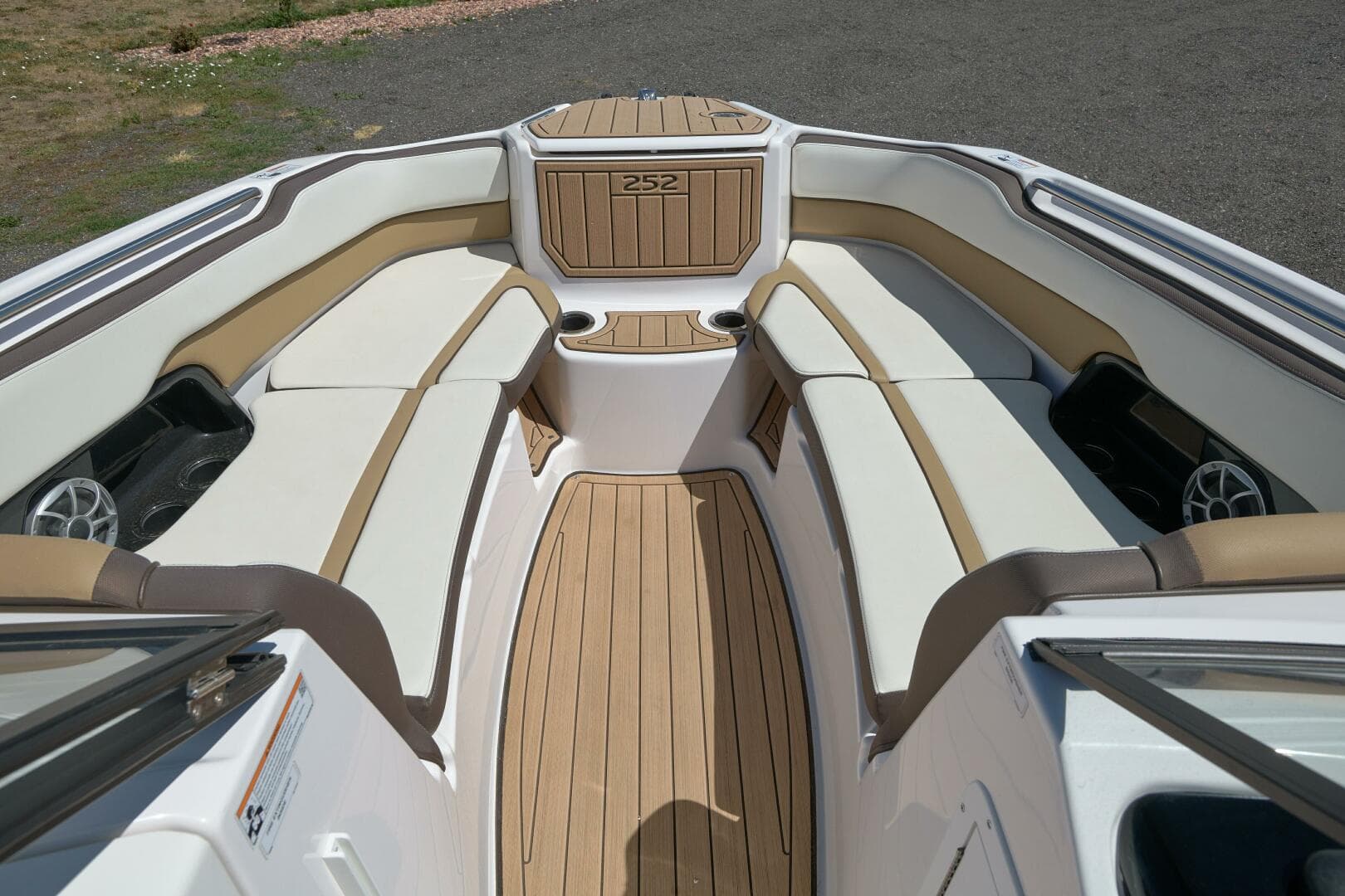 2023 Yamaha Boats 252S — photo 17