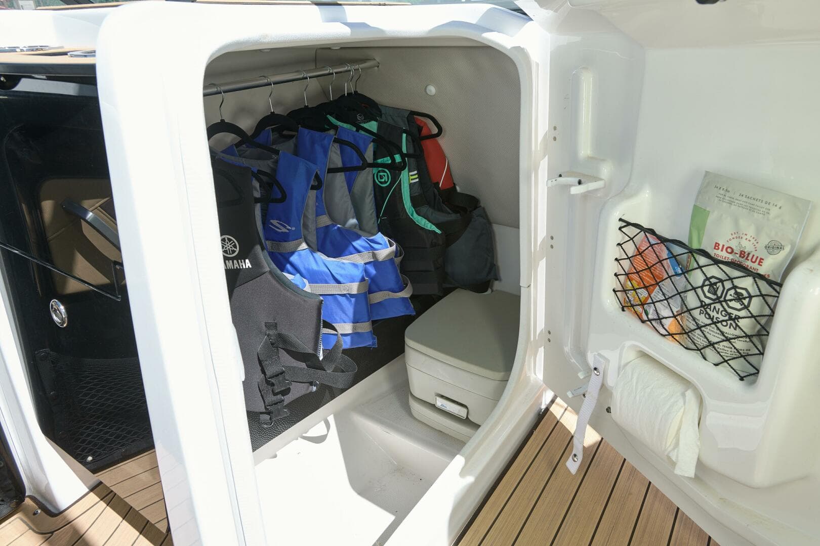 2023 Yamaha Boats 252S — photo 41