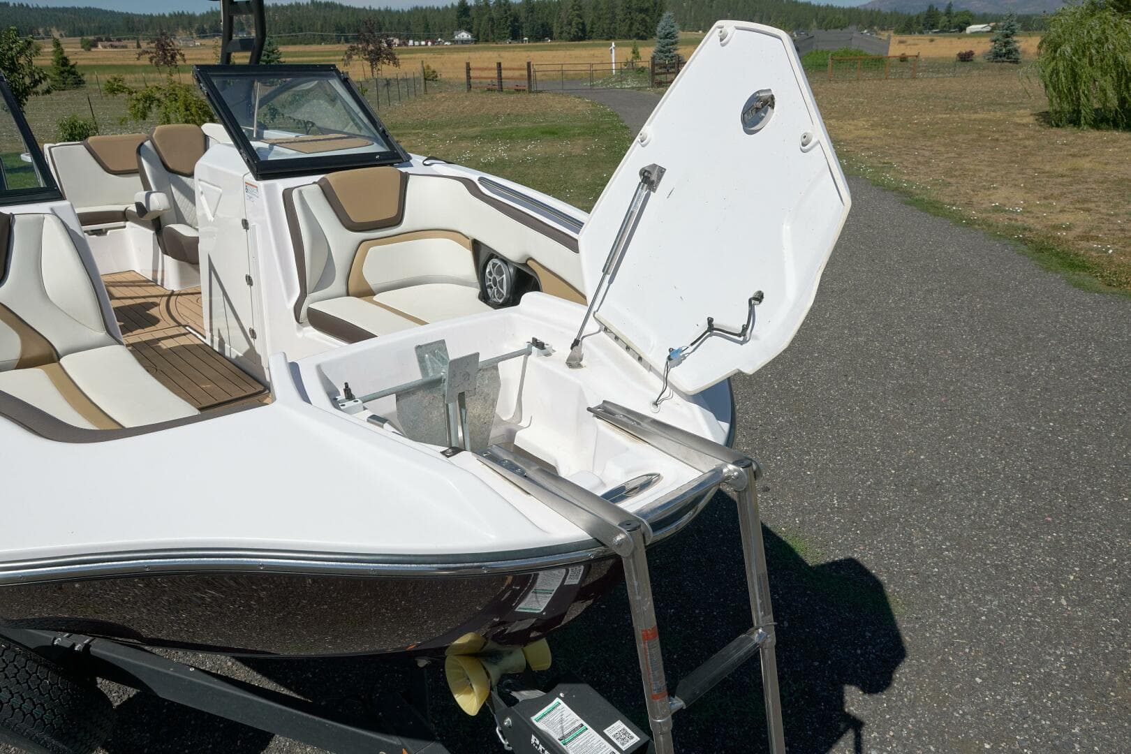 2023 Yamaha Boats 252S — photo 16