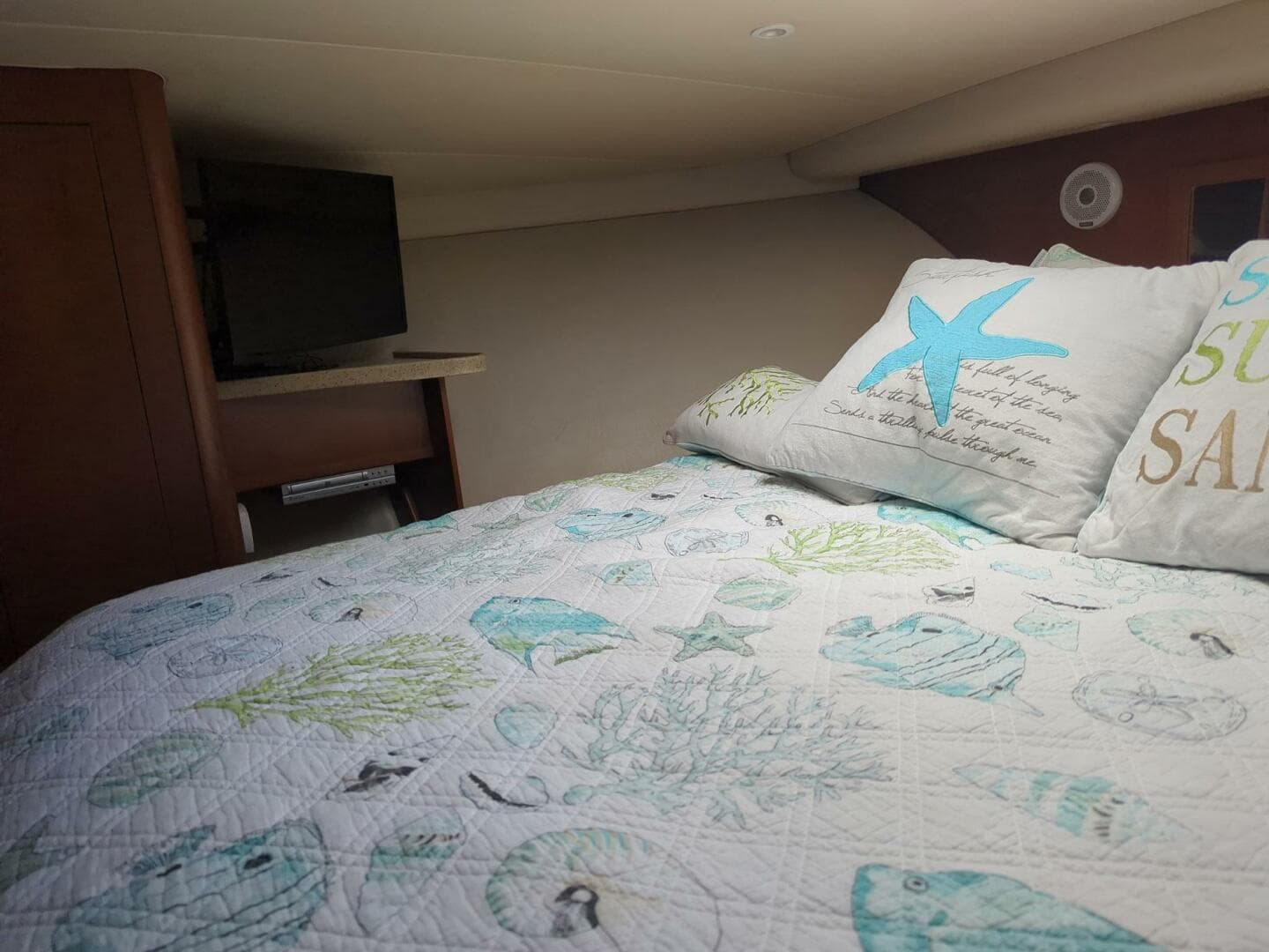 2005 Luhrs 36 Convertible — photo 11