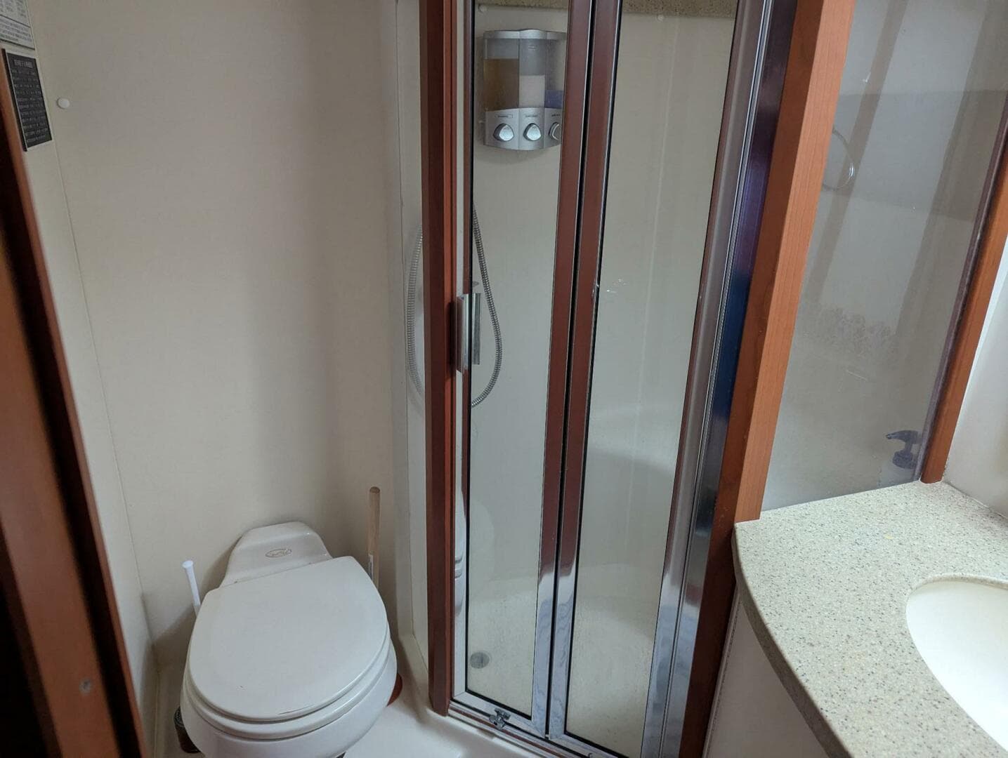 2005 Luhrs 36 Convertible — photo 13