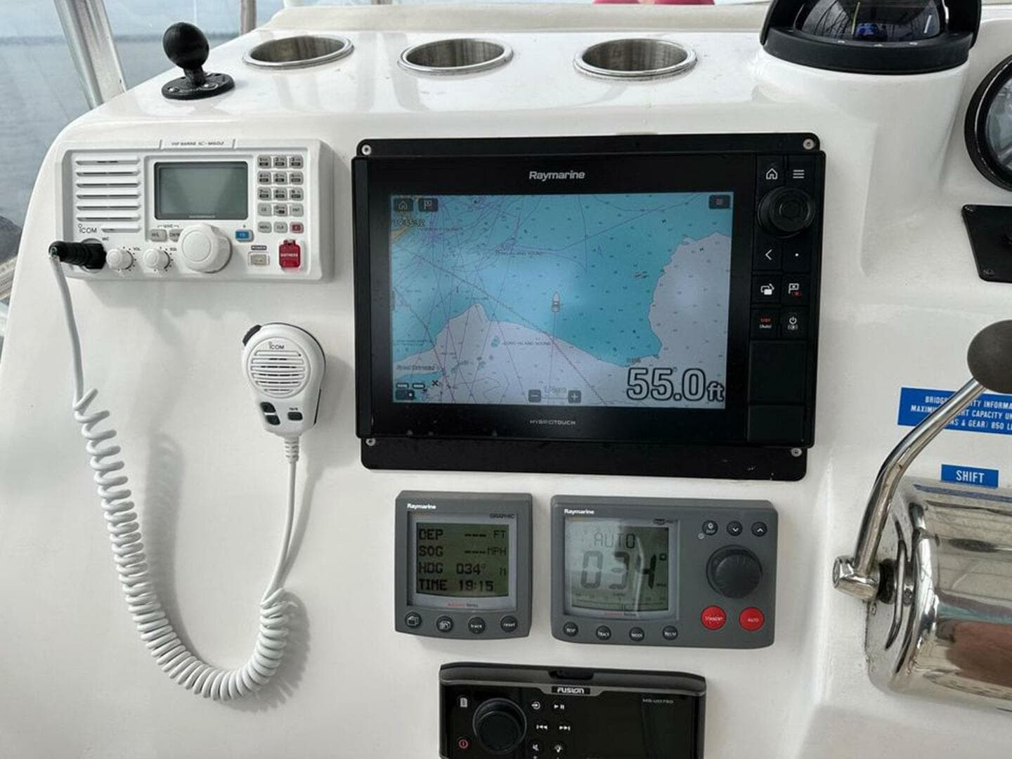 2005 Luhrs 36 Convertible — photo 19