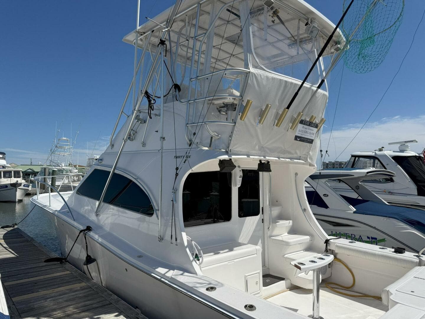 2005 Luhrs 36 Convertible — photo 24