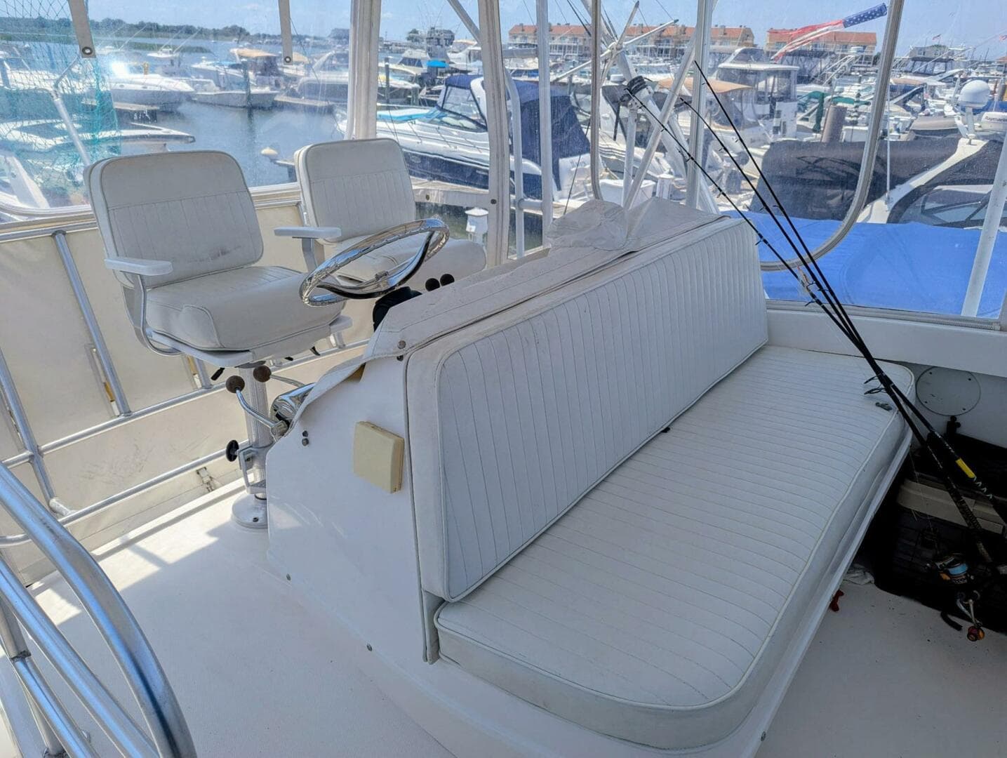 2005 Luhrs 36 Convertible — photo 21