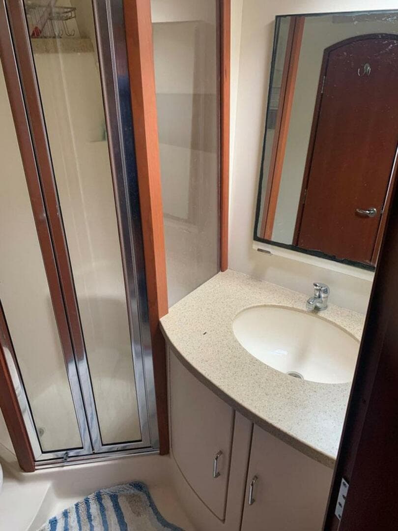 2005 Luhrs 36 Convertible — photo 15