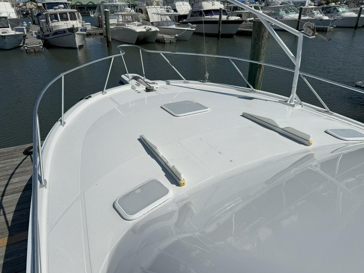 2005 Luhrs 36 Convertible — photo 16