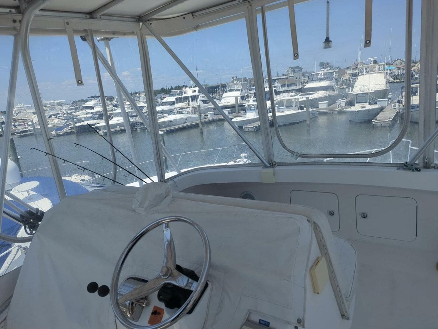 2005 Luhrs 36 Convertible — photo 18