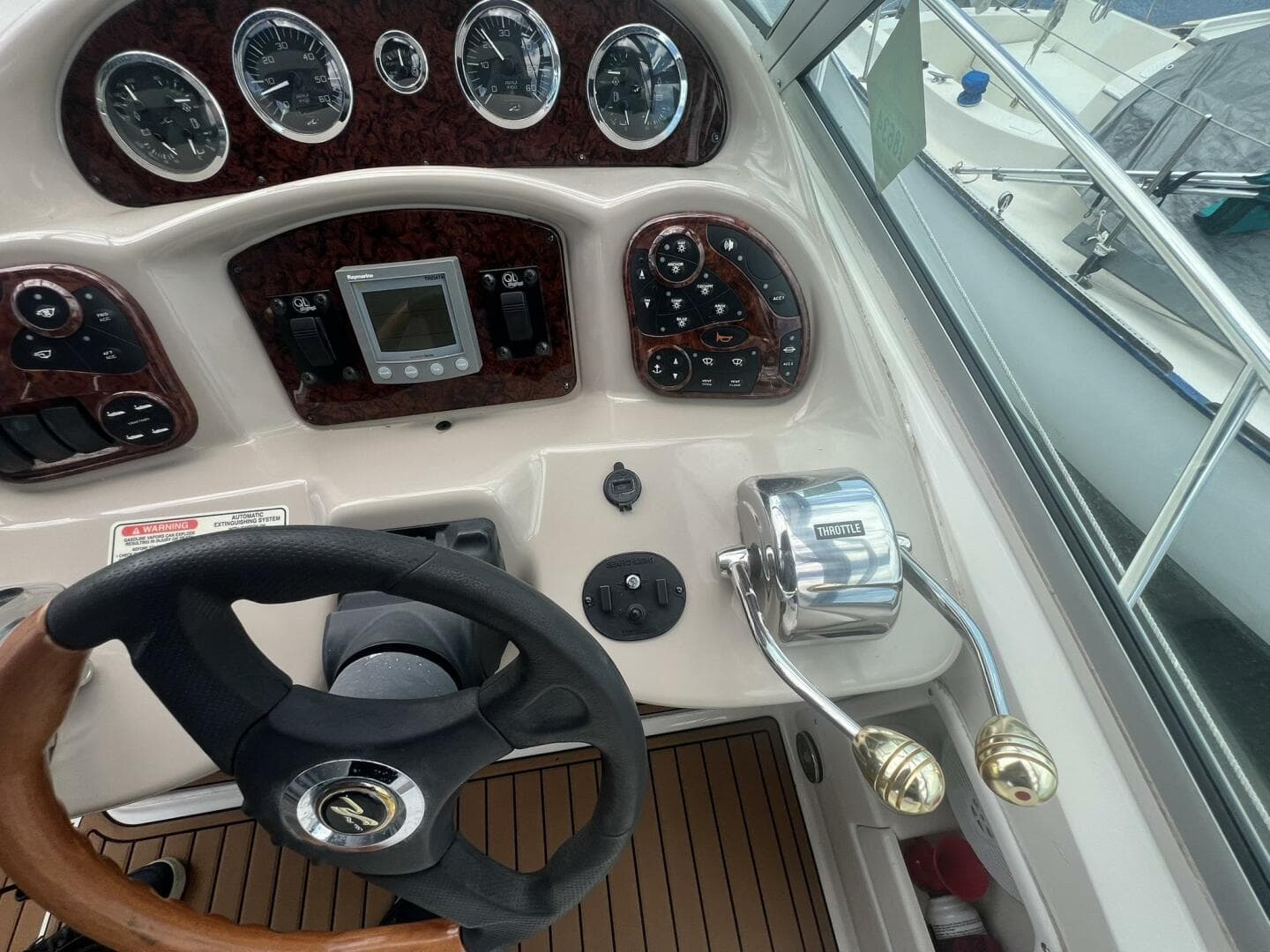 2003 Sea Ray 320 Sundancer — photo 32