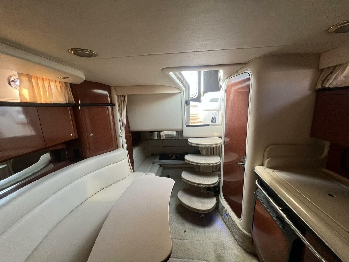 2003 Sea Ray 320 Sundancer — photo 35