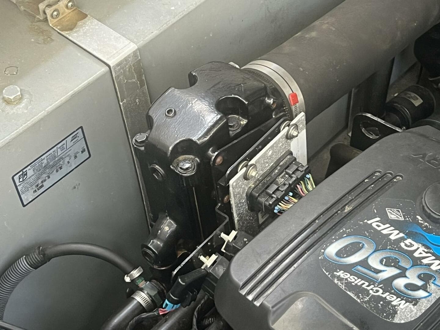 2003 Sea Ray 320 Sundancer — photo 58