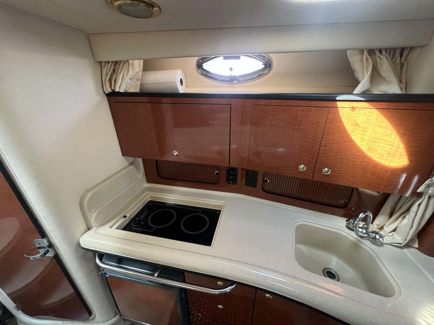 2003 Sea Ray 320 Sundancer — photo 43