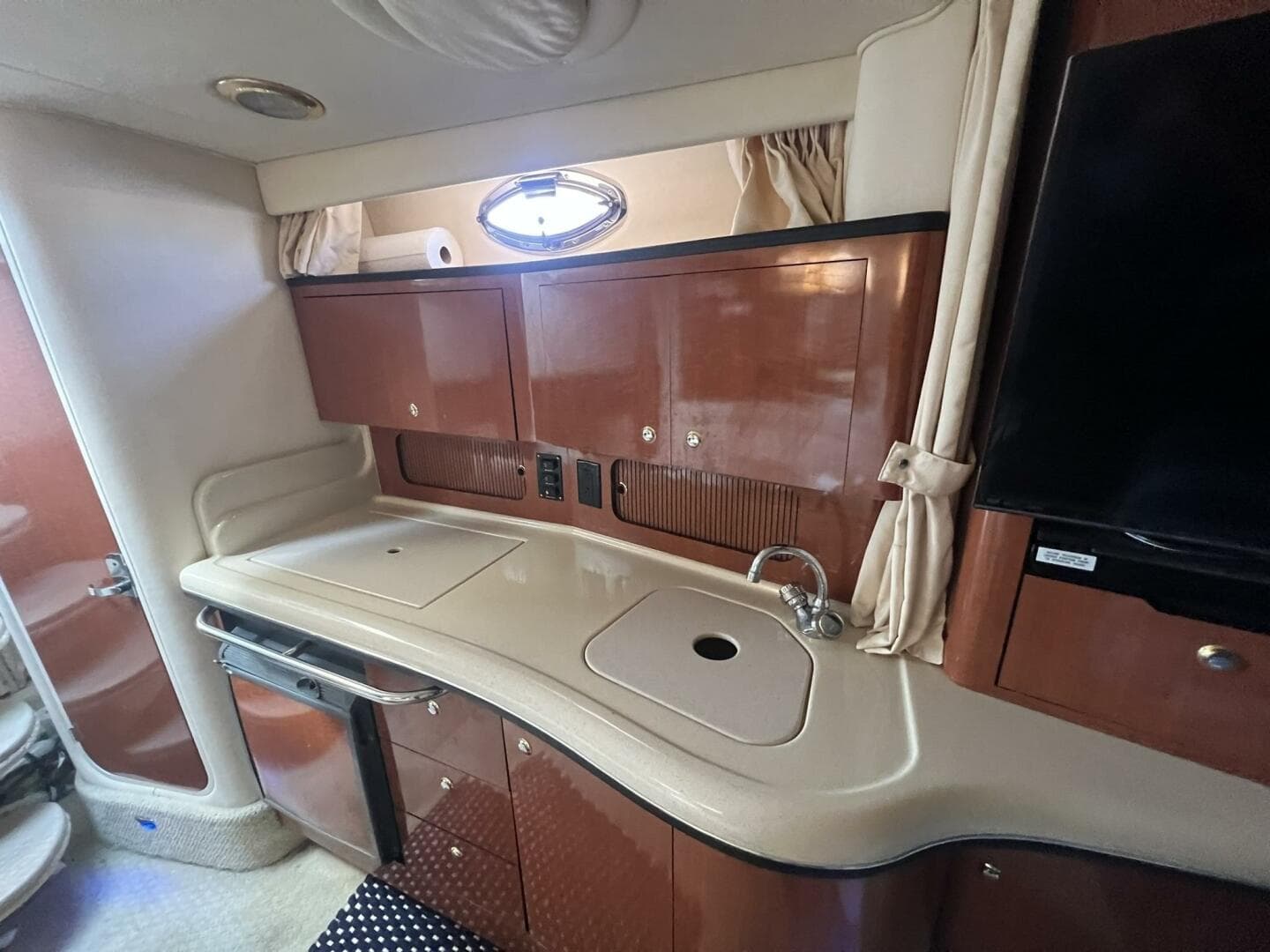 2003 Sea Ray 320 Sundancer — photo 41