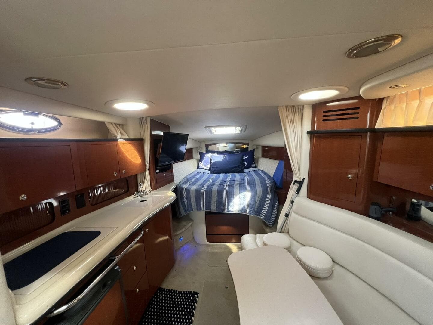 2003 Sea Ray 320 Sundancer — photo 42