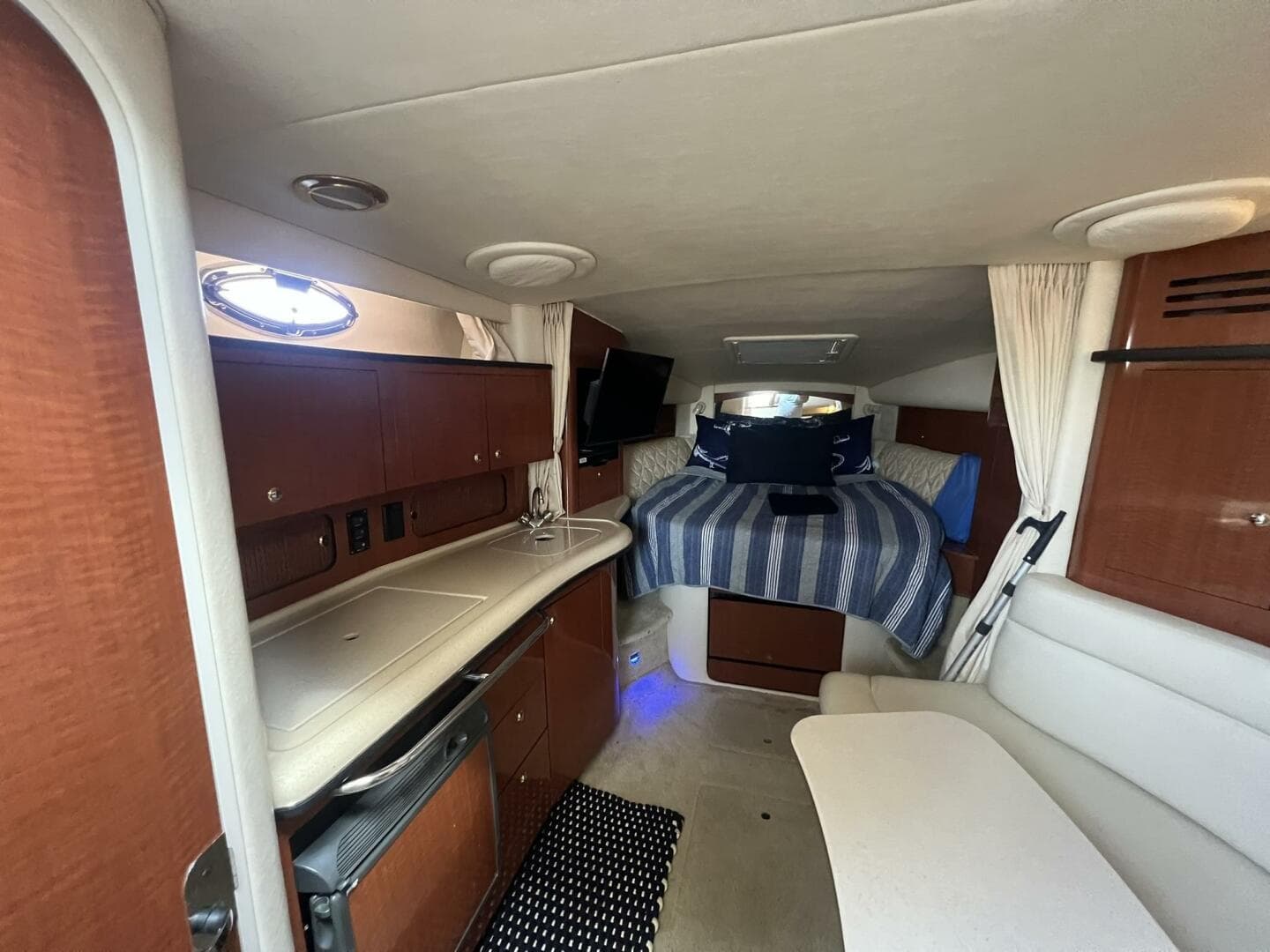 2003 Sea Ray 320 Sundancer — photo 40