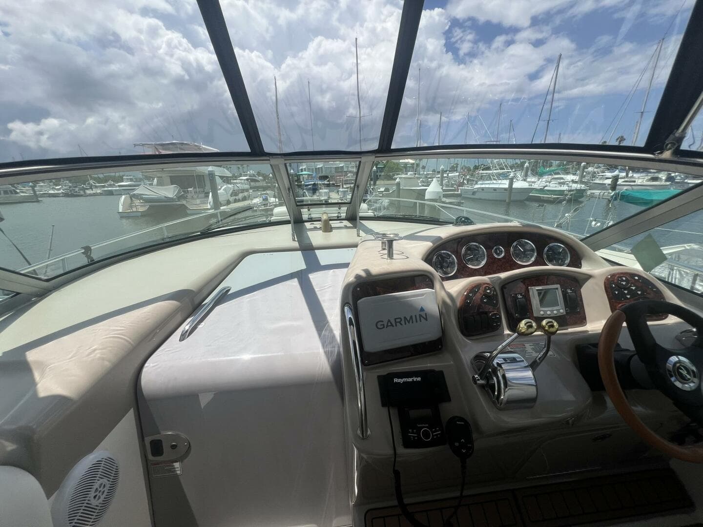2003 Sea Ray 320 Sundancer — photo 19