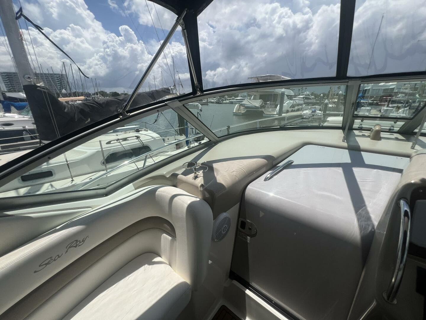 2003 Sea Ray 320 Sundancer — photo 18