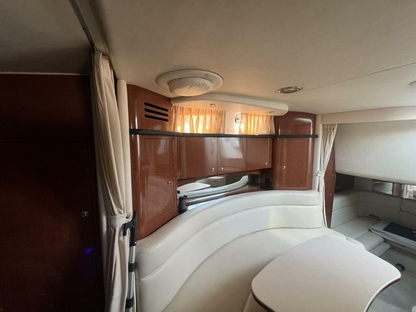 2003 Sea Ray 320 Sundancer — photo 37