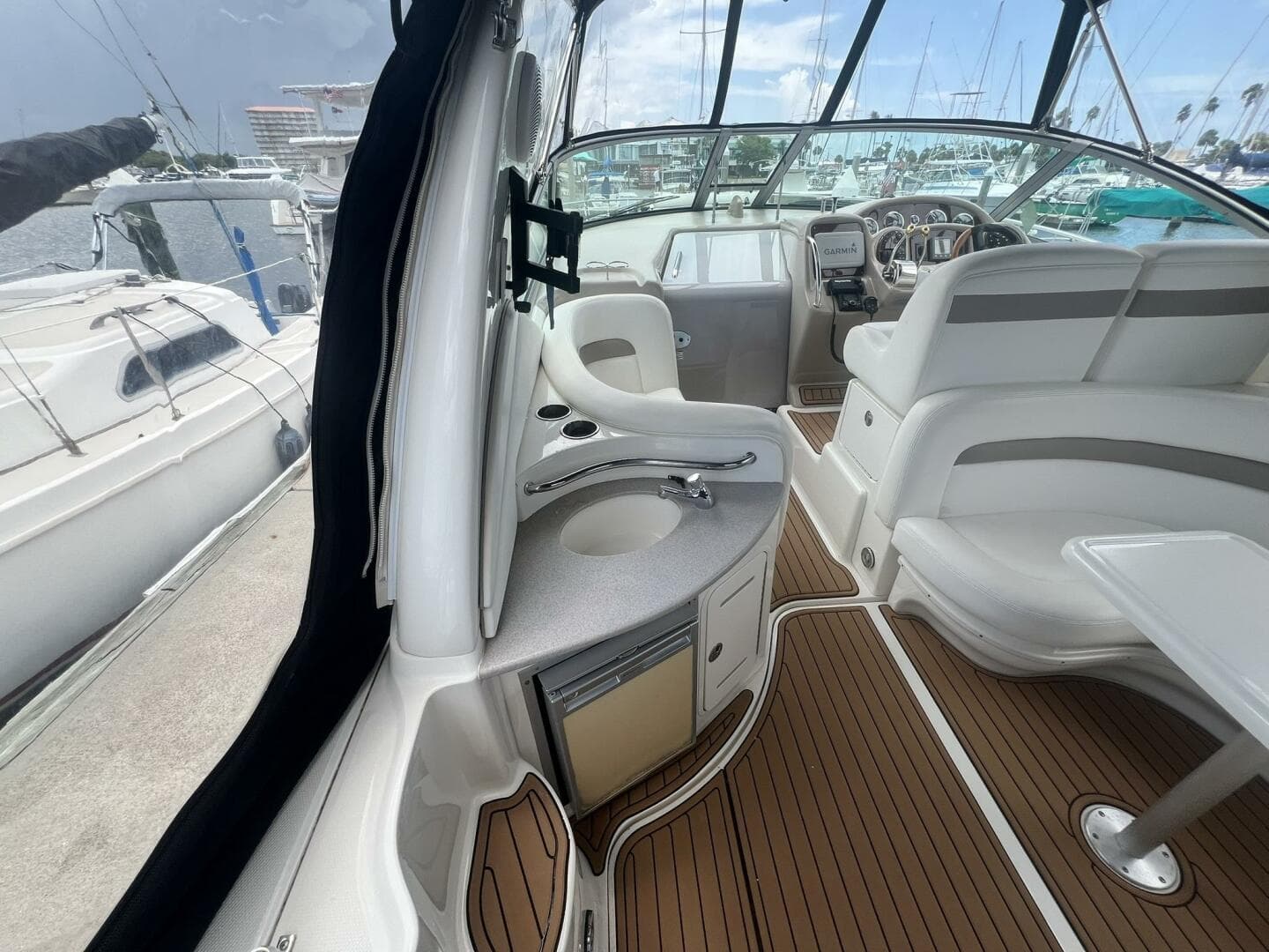 2003 Sea Ray 320 Sundancer — photo 25