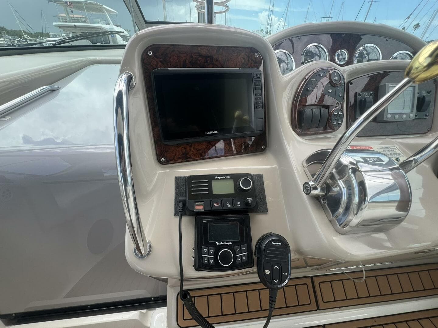 2003 Sea Ray 320 Sundancer — photo 30