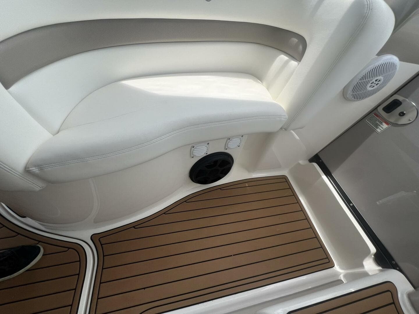 2003 Sea Ray 320 Sundancer — photo 33