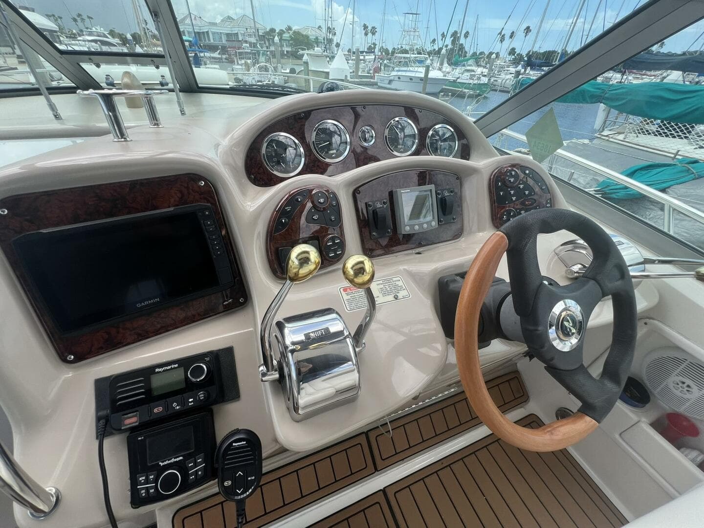 2003 Sea Ray 320 Sundancer — photo 31