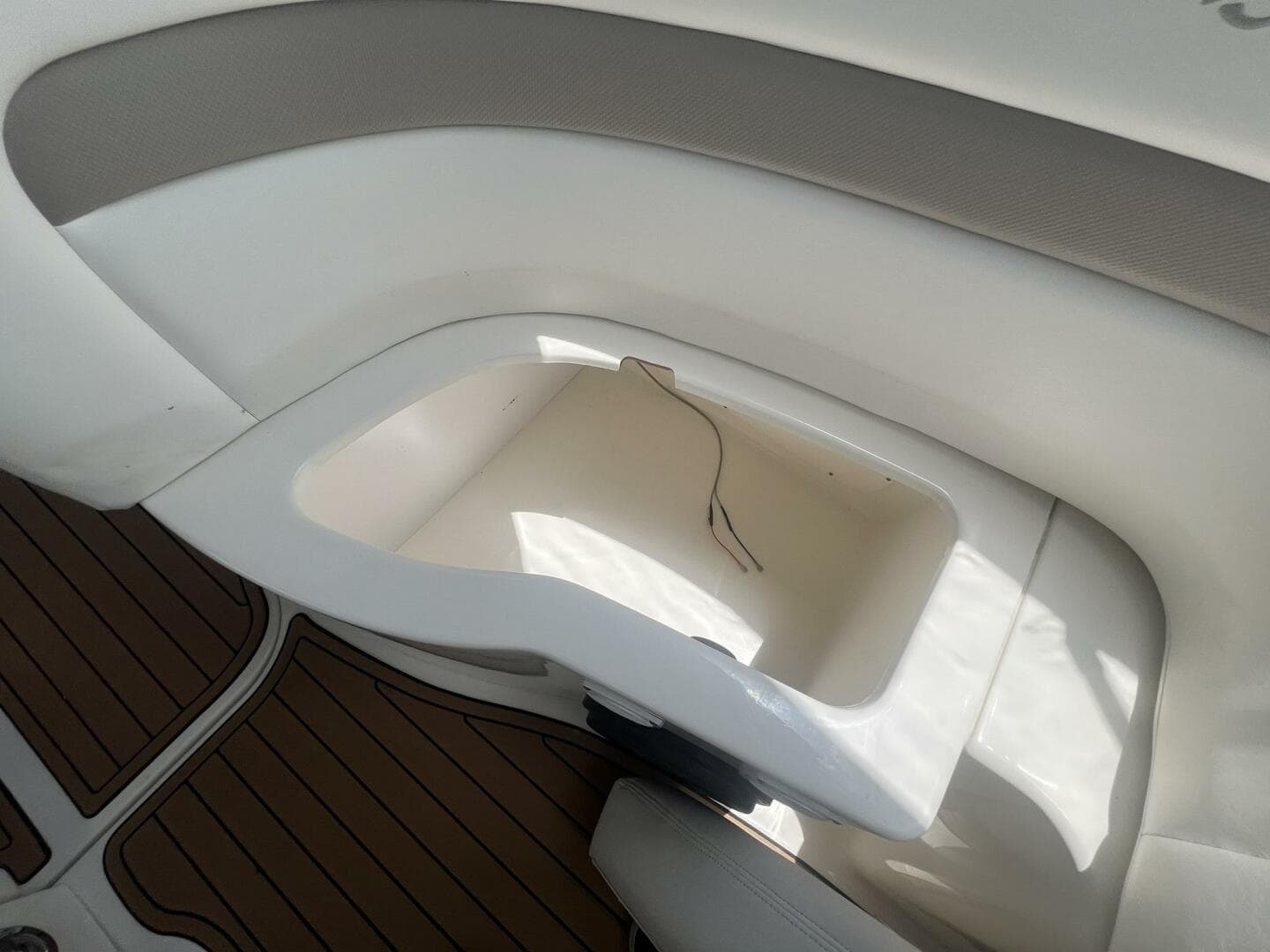 2003 Sea Ray 320 Sundancer — photo 34