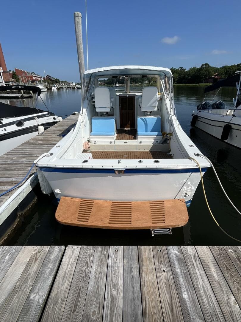 1976 Uniflite 28 Salty Dog — photo 3