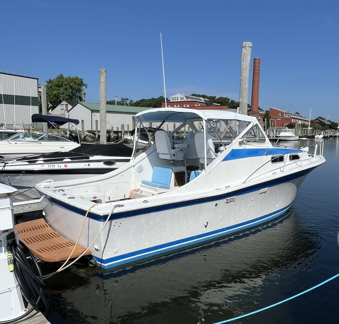 1976 Uniflite 28 Salty Dog — photo 1