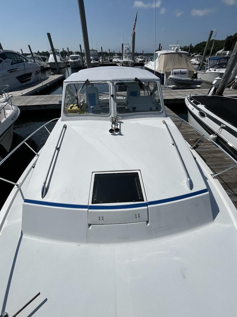 1976 Uniflite 28 Salty Dog — photo 6