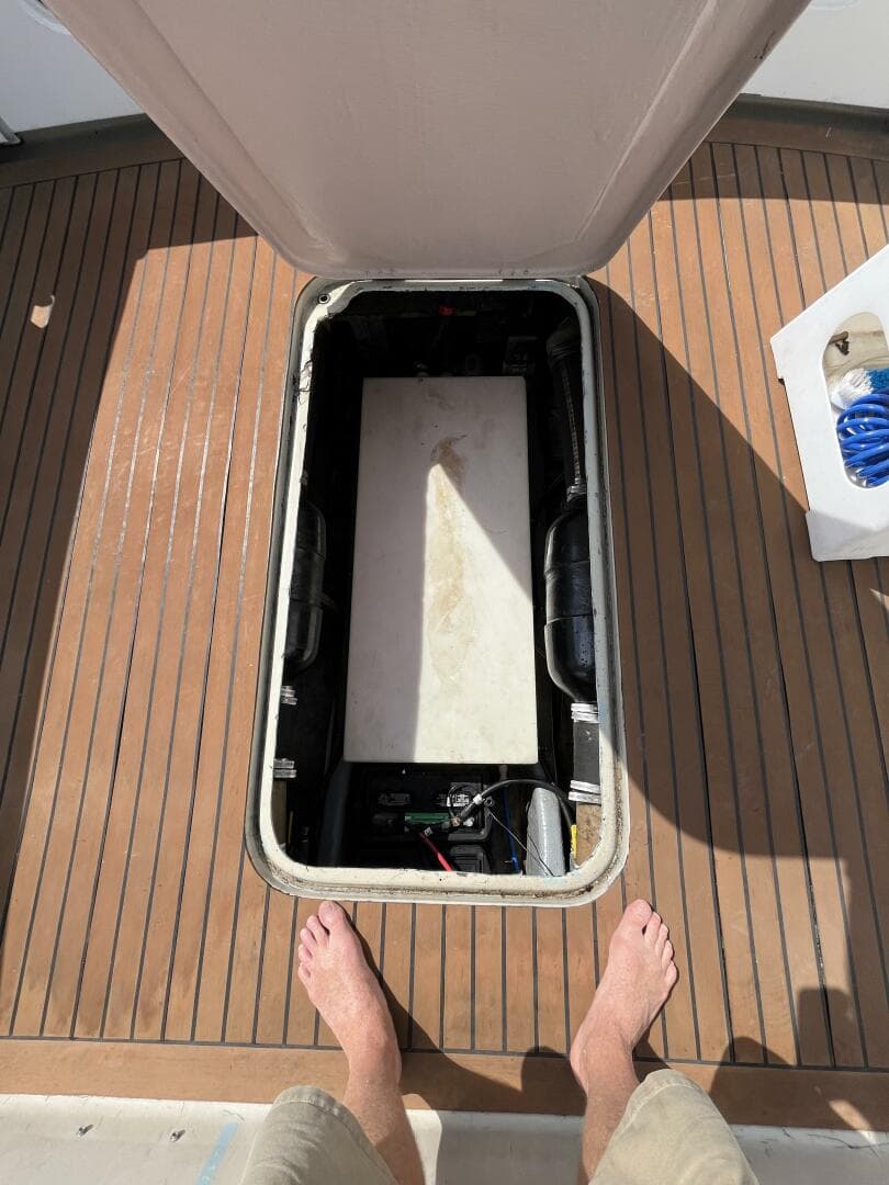 1976 Uniflite 28 Salty Dog — photo 30