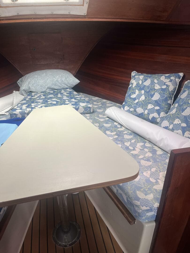 1976 Uniflite 28 Salty Dog — photo 23