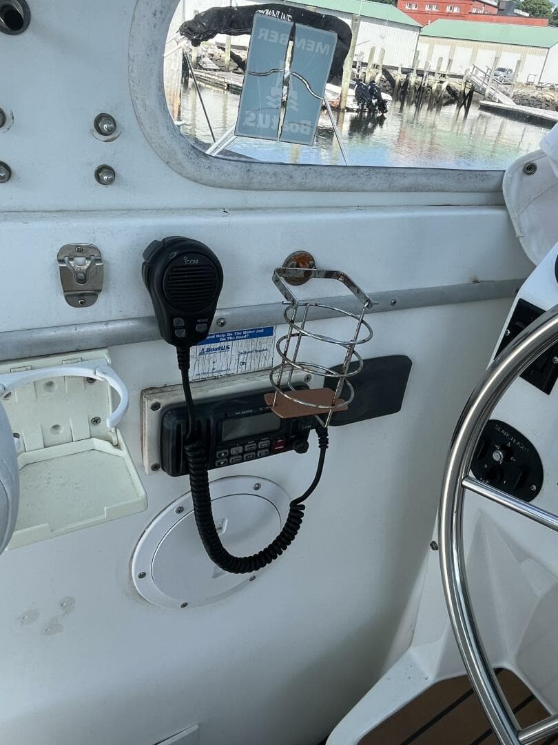 1976 Uniflite 28 Salty Dog — photo 12