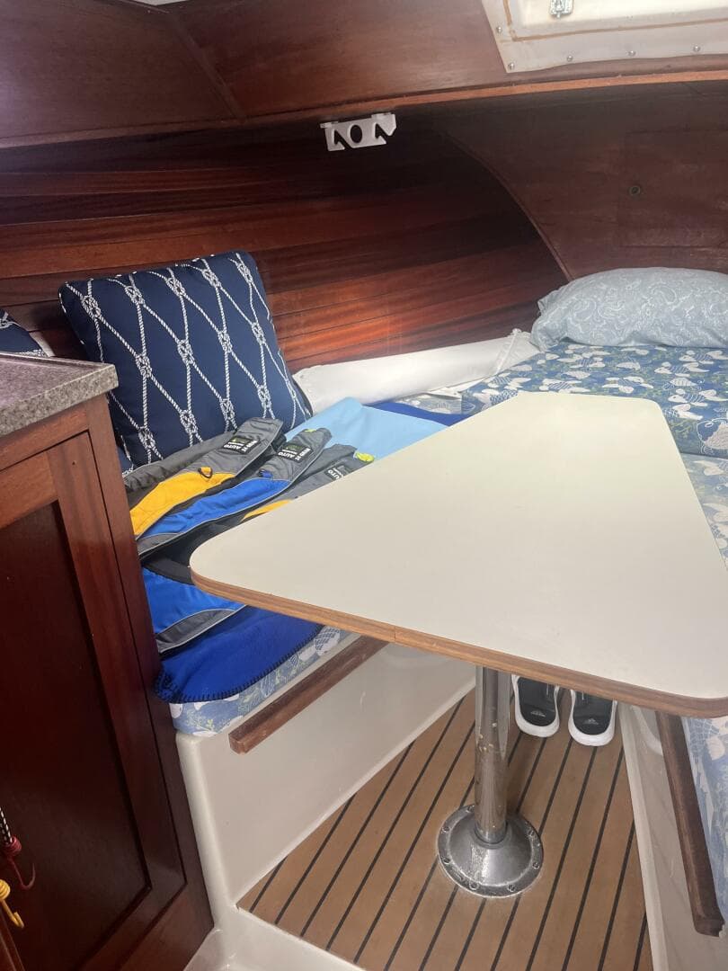 1976 Uniflite 28 Salty Dog — photo 22