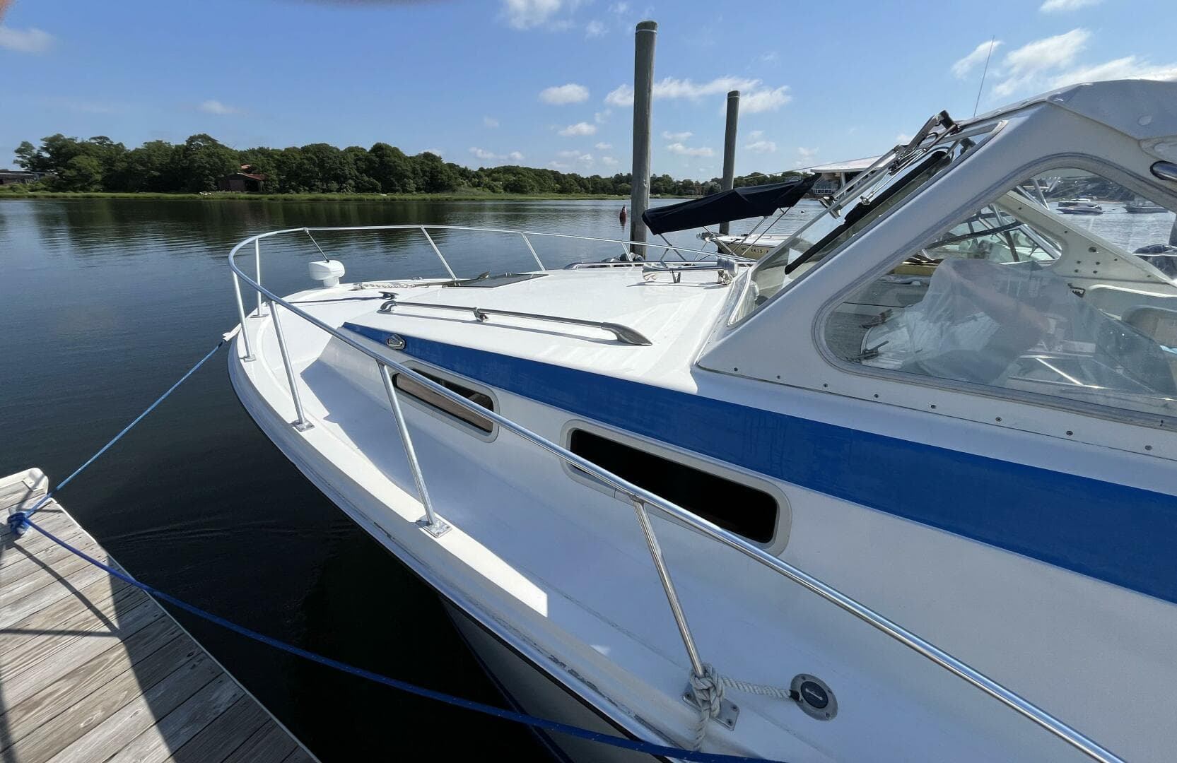 1976 Uniflite 28 Salty Dog — photo 4