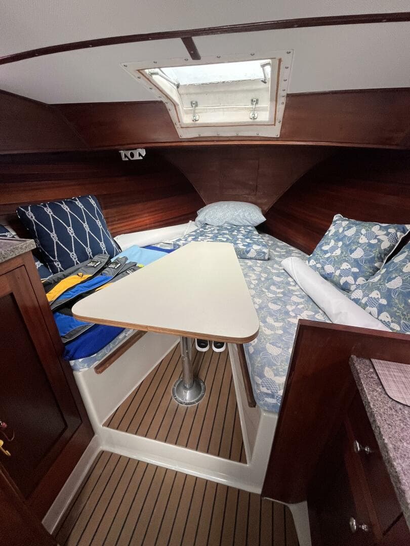 1976 Uniflite 28 Salty Dog — photo 24