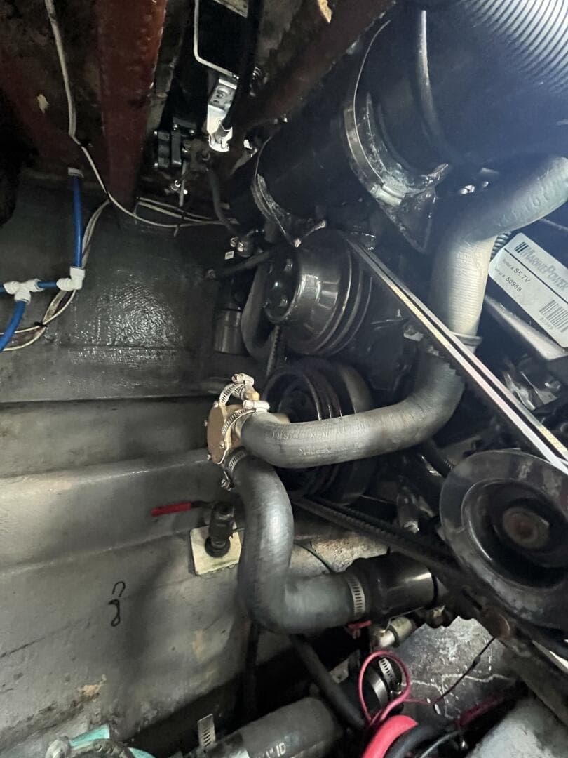 1976 Uniflite 28 Salty Dog — photo 41