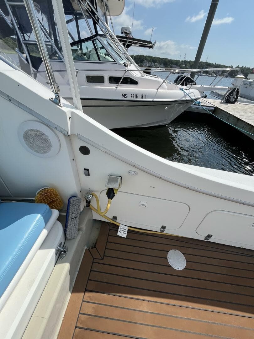 1976 Uniflite 28 Salty Dog — photo 27