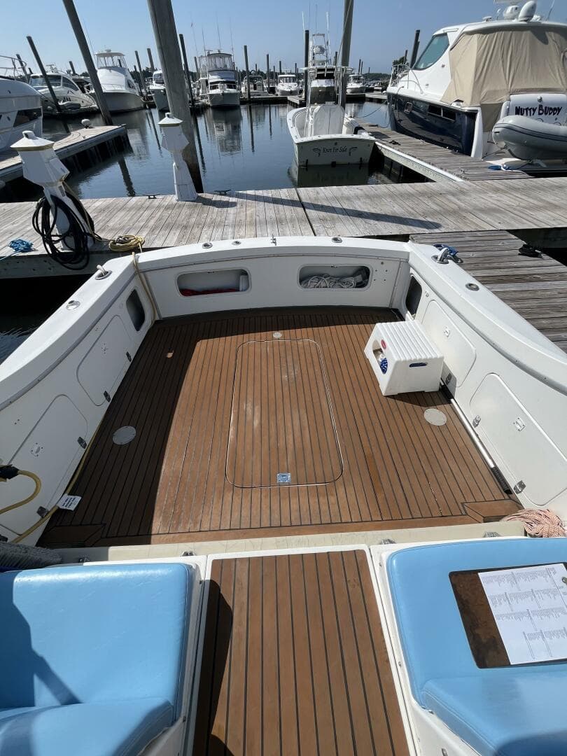 1976 Uniflite 28 Salty Dog — photo 7