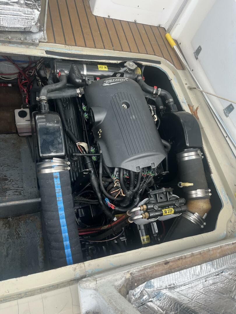 1976 Uniflite 28 Salty Dog — photo 35