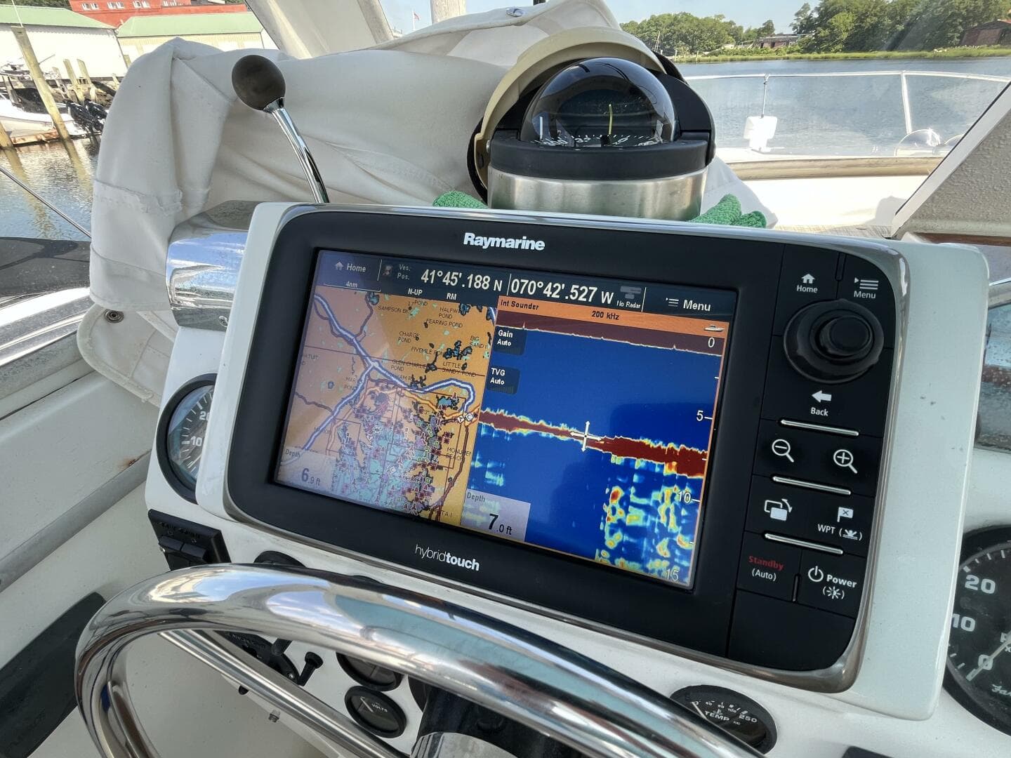 1976 Uniflite 28 Salty Dog — photo 11