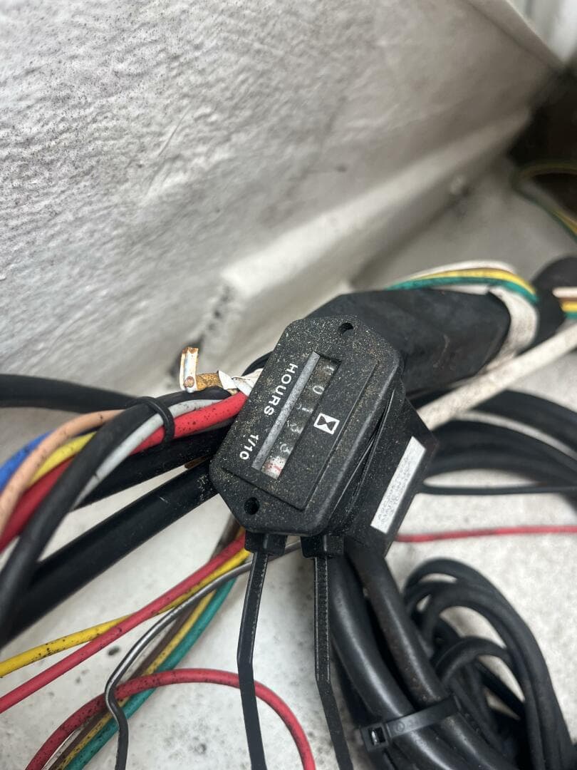 1976 Uniflite 28 Salty Dog — photo 47