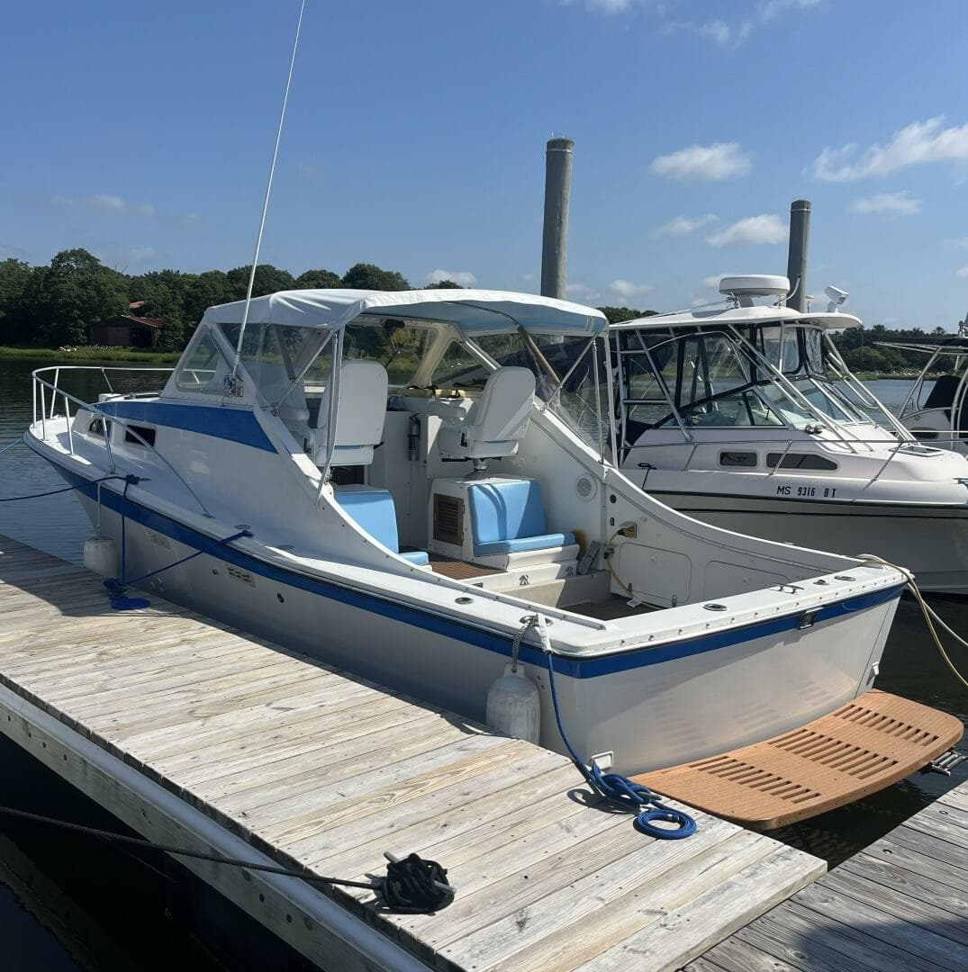 1976 Uniflite 28 Salty Dog — photo 2