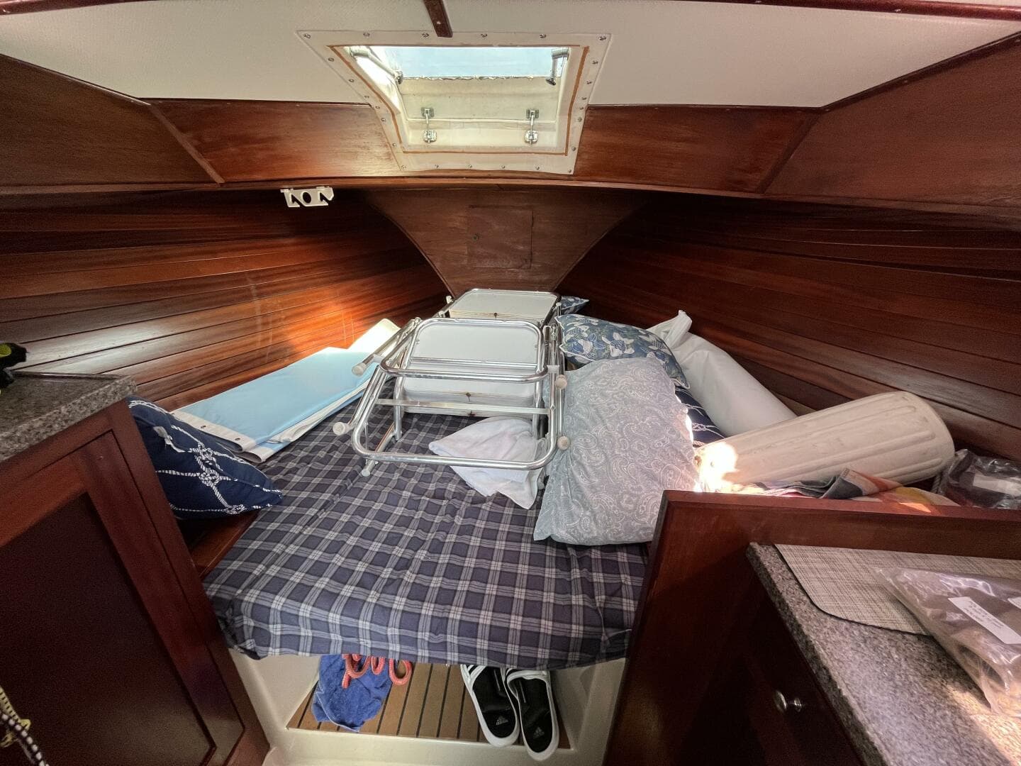 1976 Uniflite 28 Salty Dog — photo 21