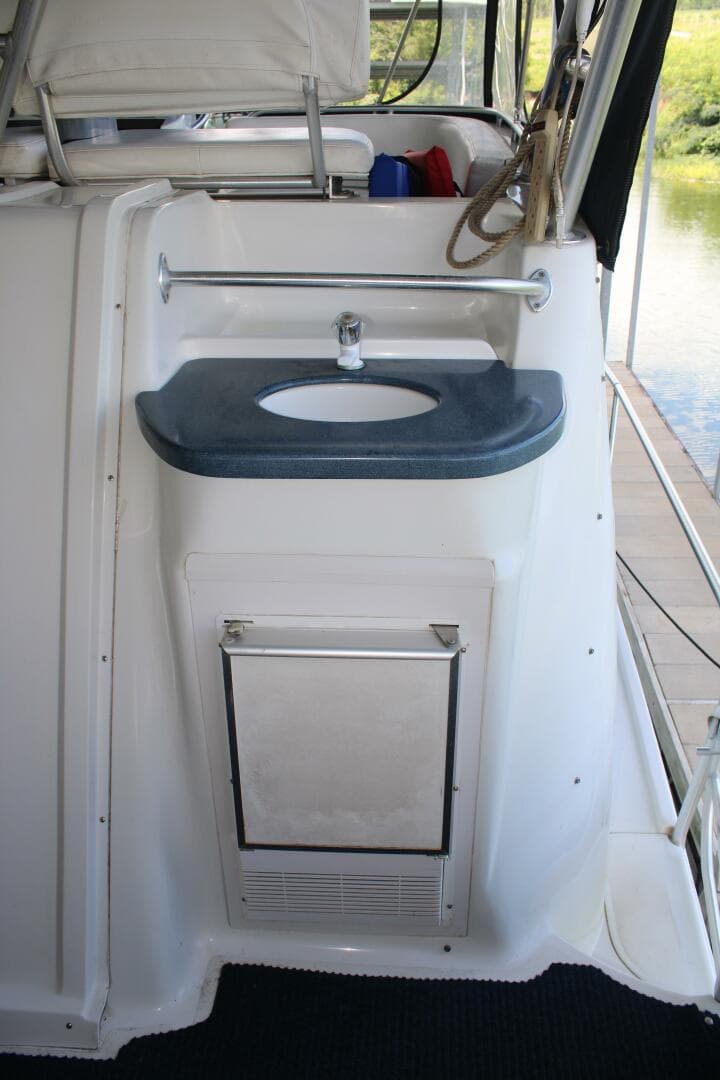 1997 Mainship 34 Aft Cabin — photo 7