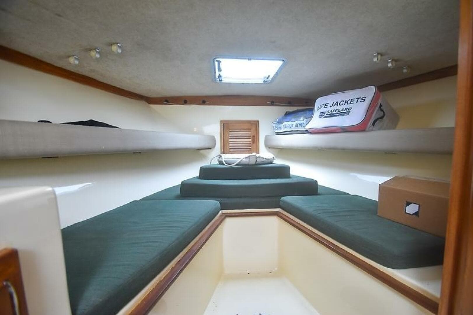 1998 Albemarle 285 Express — photo 39