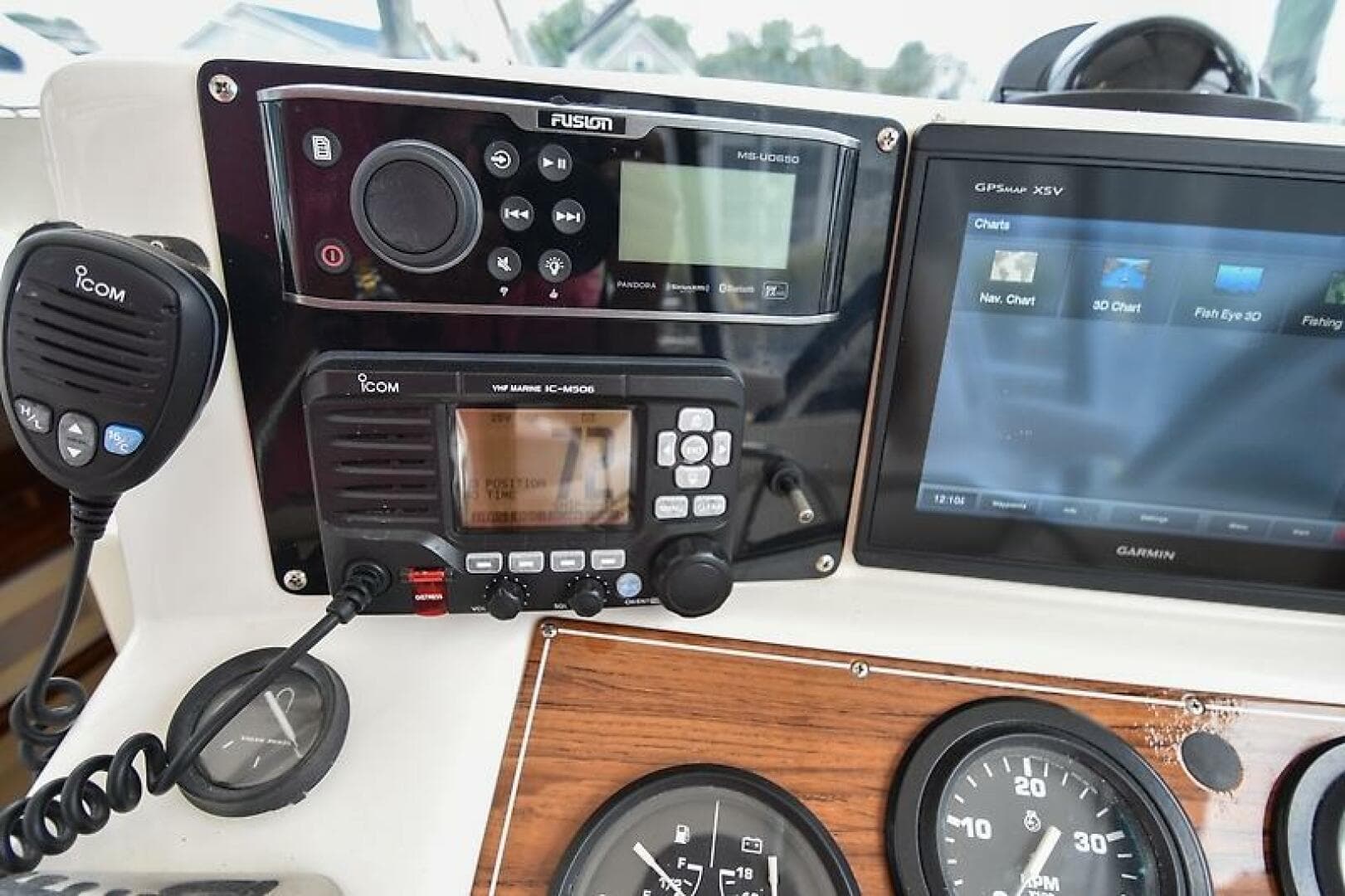 1998 Albemarle 285 Express — photo 17