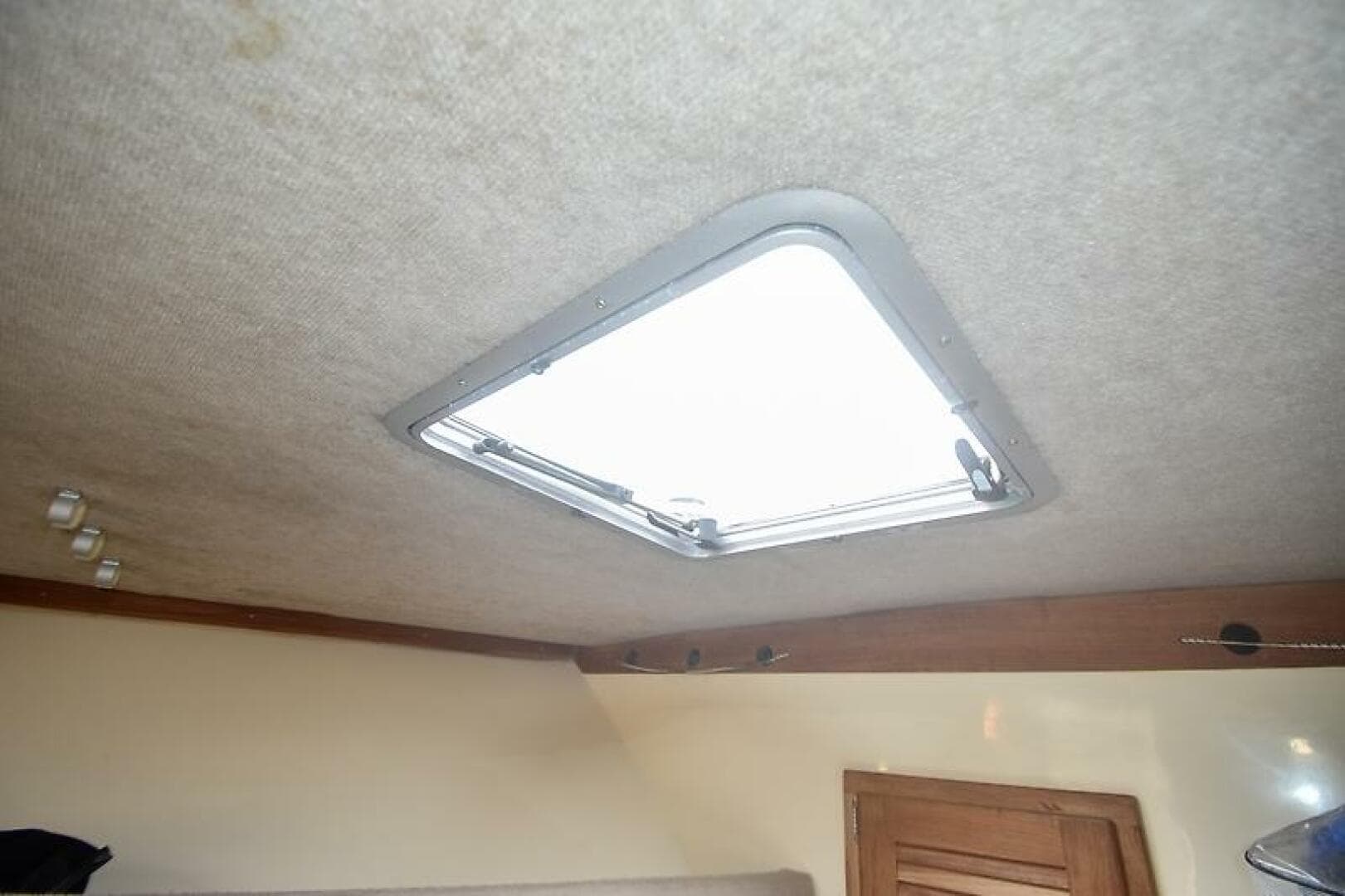 1998 Albemarle 285 Express — photo 38