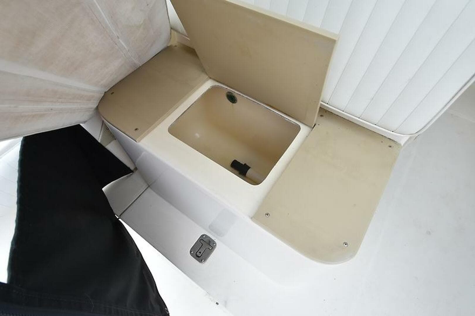 1998 Albemarle 285 Express — photo 30