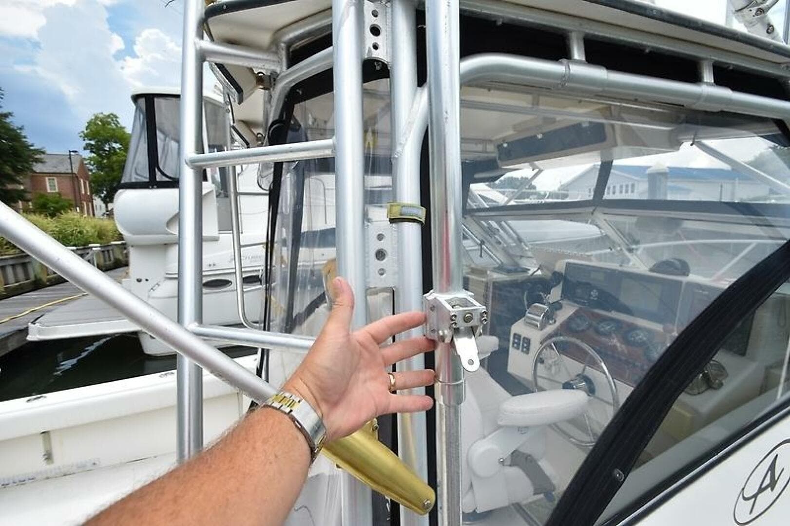 1998 Albemarle 285 Express — photo 24