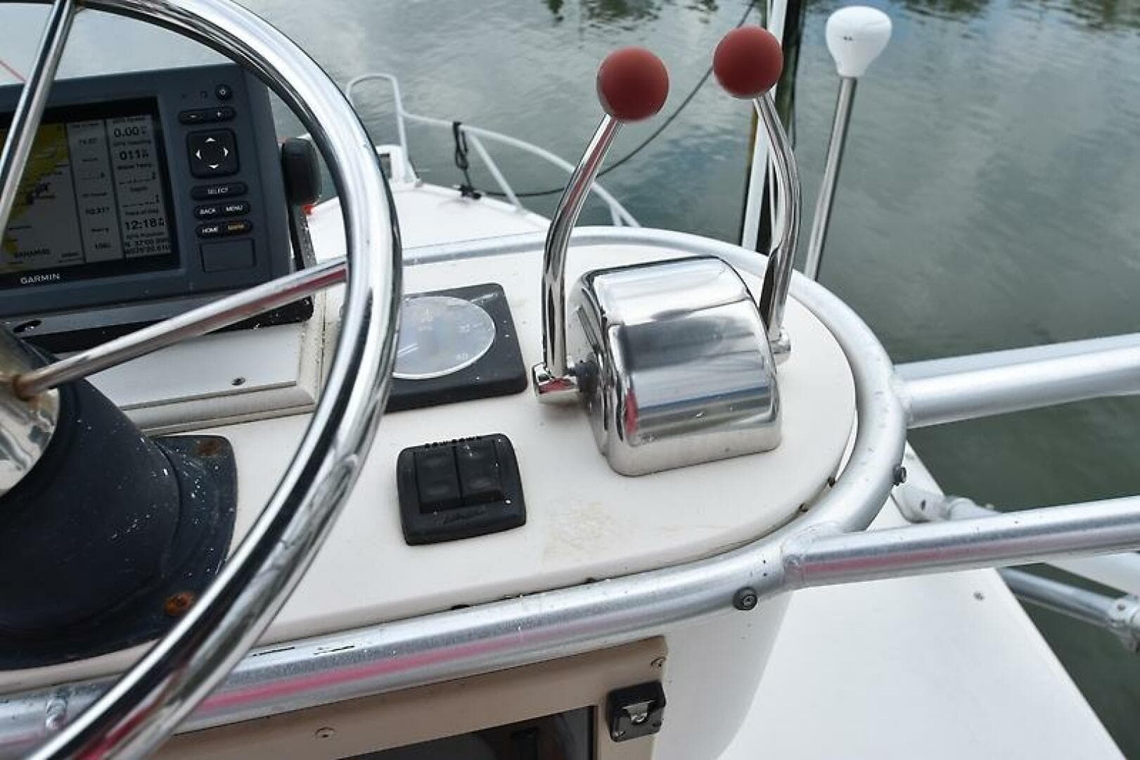 1998 Albemarle 285 Express — photo 16